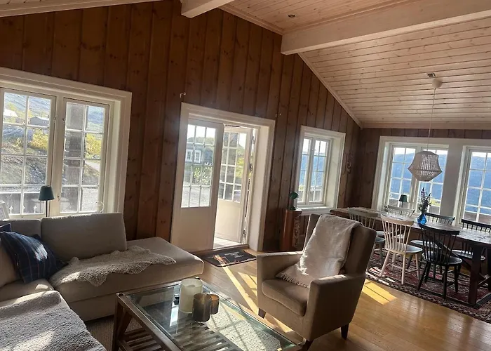 Rustik I Gausta, In, Out, 10 Beds Chalé *